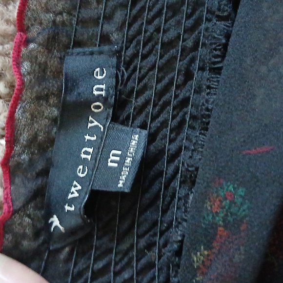 Twenty one floral scrunch  key hole sheer blouse size medium - Picture 11 of 15